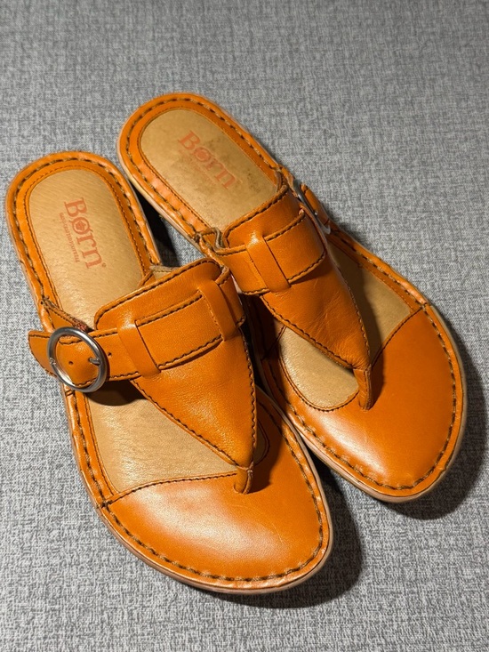 Born Shoes - BORN Orange Leather Thong Wedge Sandals🍊